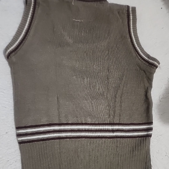 Striped Ribbed Sleeveless Top - Picture 11 of 15